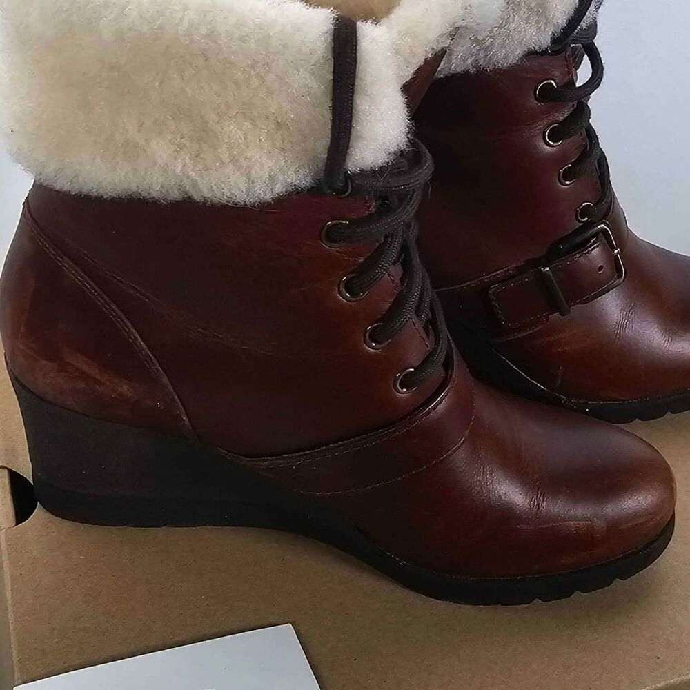 New UGG JANNEY WATERPROOF LEATHER ANKLE WEDGE BOOT  -  Size  Women's  6.